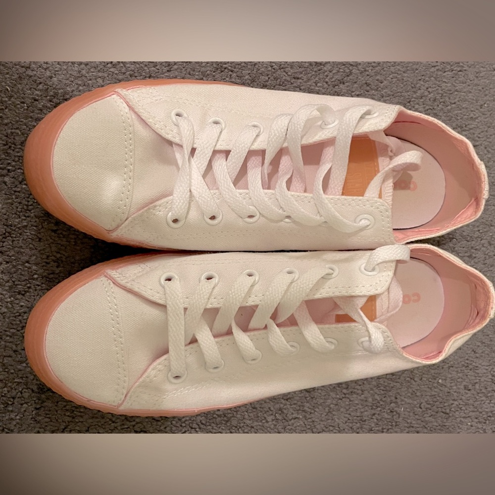 SOLD Women’s’ Converse Sneakers